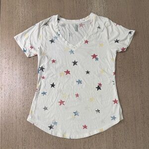 💕 NWOT Women’s Z Supply white w/multi color star print modern v-neck t-shirt
